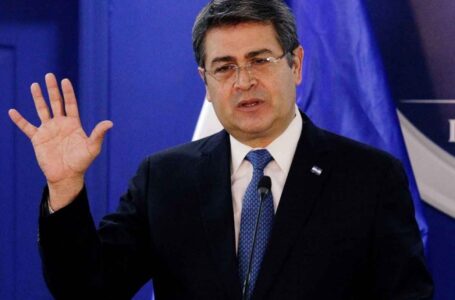 Presidente de Honduras es hospitalizado por covid-19