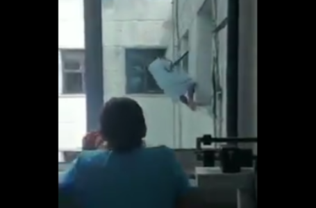 VIDEO: Hombre se lanza de segundo piso de un hospital en Veracruz