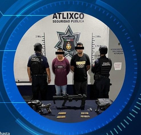 Policía municipal de Atlixco recupera vehículos con reporte de robo y detiene a dos masculinos que portaban armas de fuego