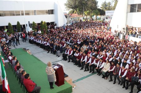 Con entrega de equipo de cómputo, Sergio Salomón renueva el servicio público
