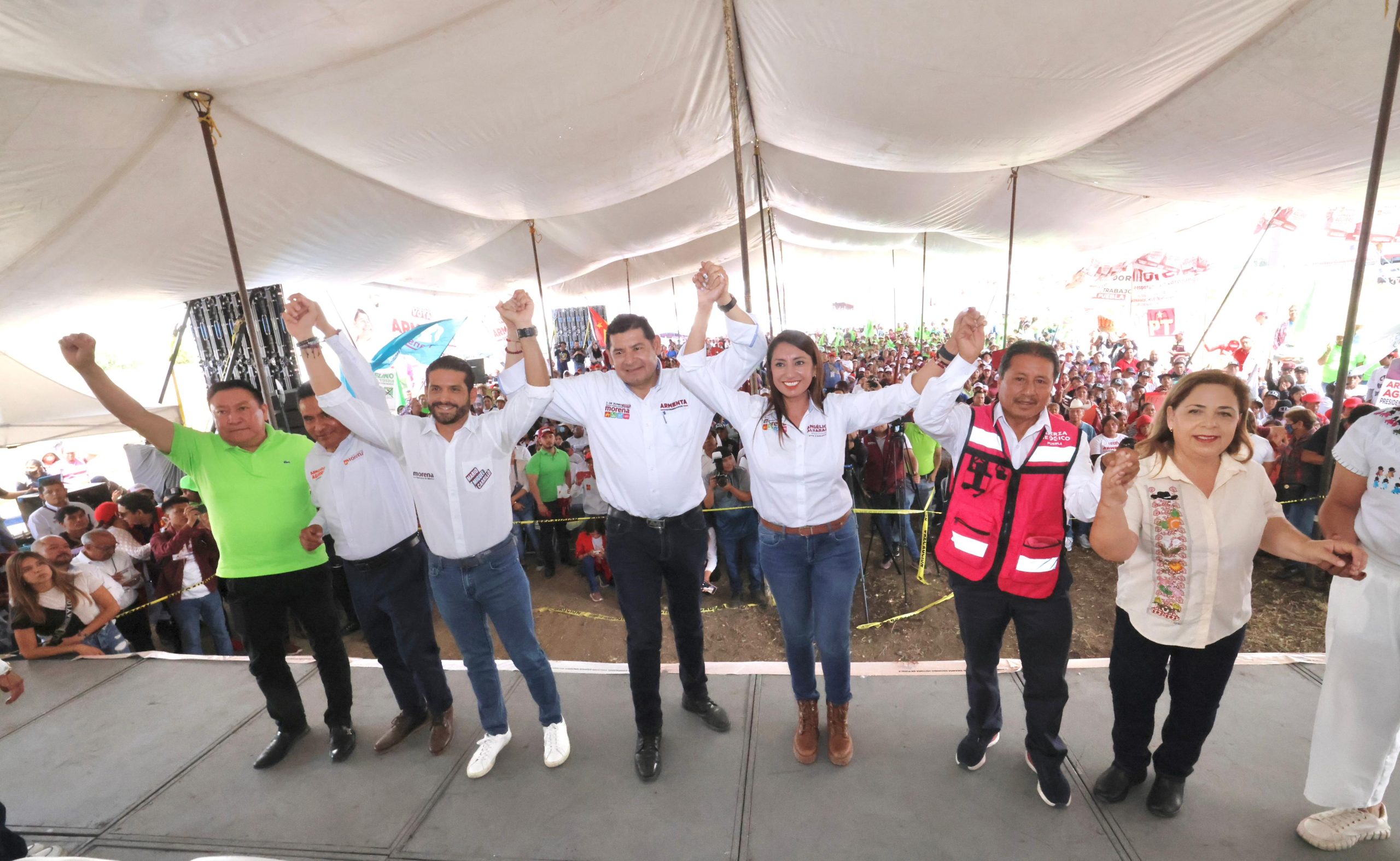 Apoyo a los estudiantes y obra participativa para habitantes de Coronango: Armenta