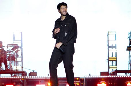 Al ritmo de Sebastián Yatra, bailan asistentes en la Feria de Puebla