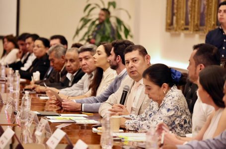 Alejandro Armenta, gobernador electo, realiza reunión de trabajo con 11 Coordinaciones de Transición