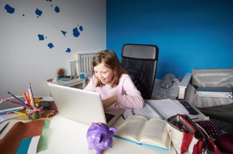 Riesgos de las redes sociales para menores y adolescentes en vacaciones