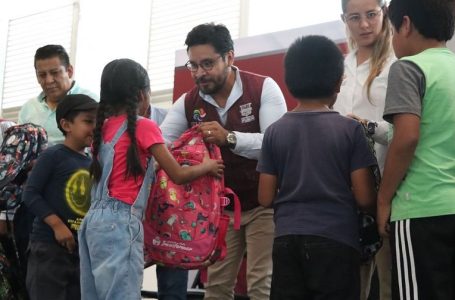 Entregan kits escolares en Atlixco para apoyar economía y prevenir la deserción estudiantil