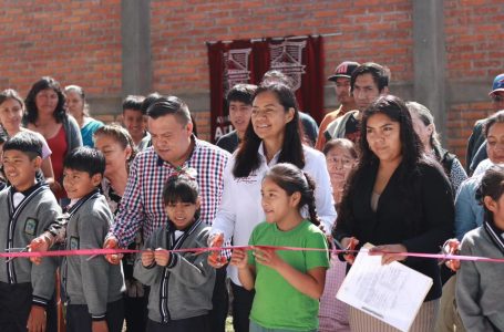 Ariadna Ayala entrega y comienza obras con sentido social en escuelas de Atlixco
