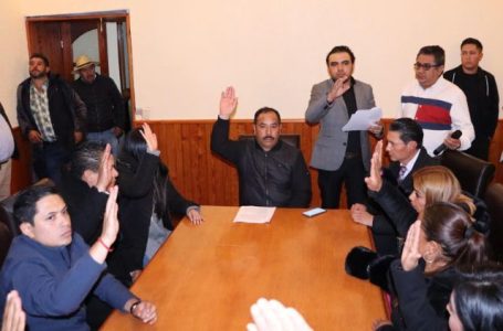 A pesar de la determinación del Tribunal Electoral de Puebla, Juan Lira rinde protesta como edil de Chignahuapan