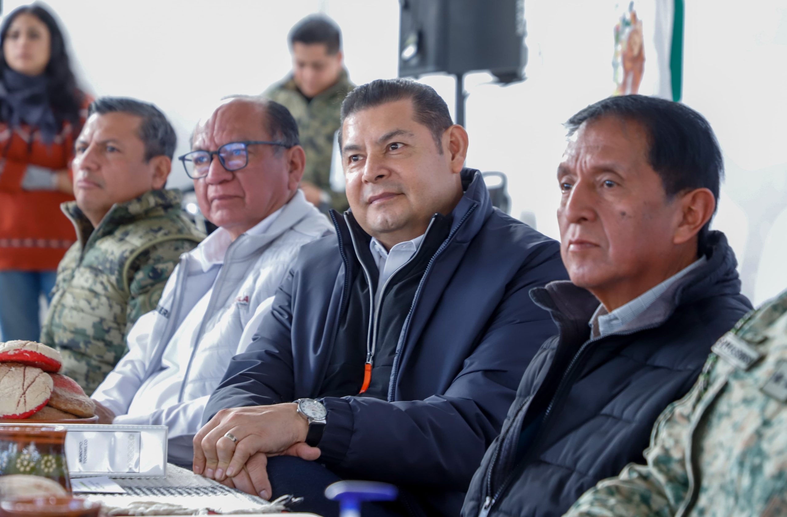 El gobernador Alejandro Armenta Mier encabezó la supervisión de rutas de evacuación del volcán Popocatépetl