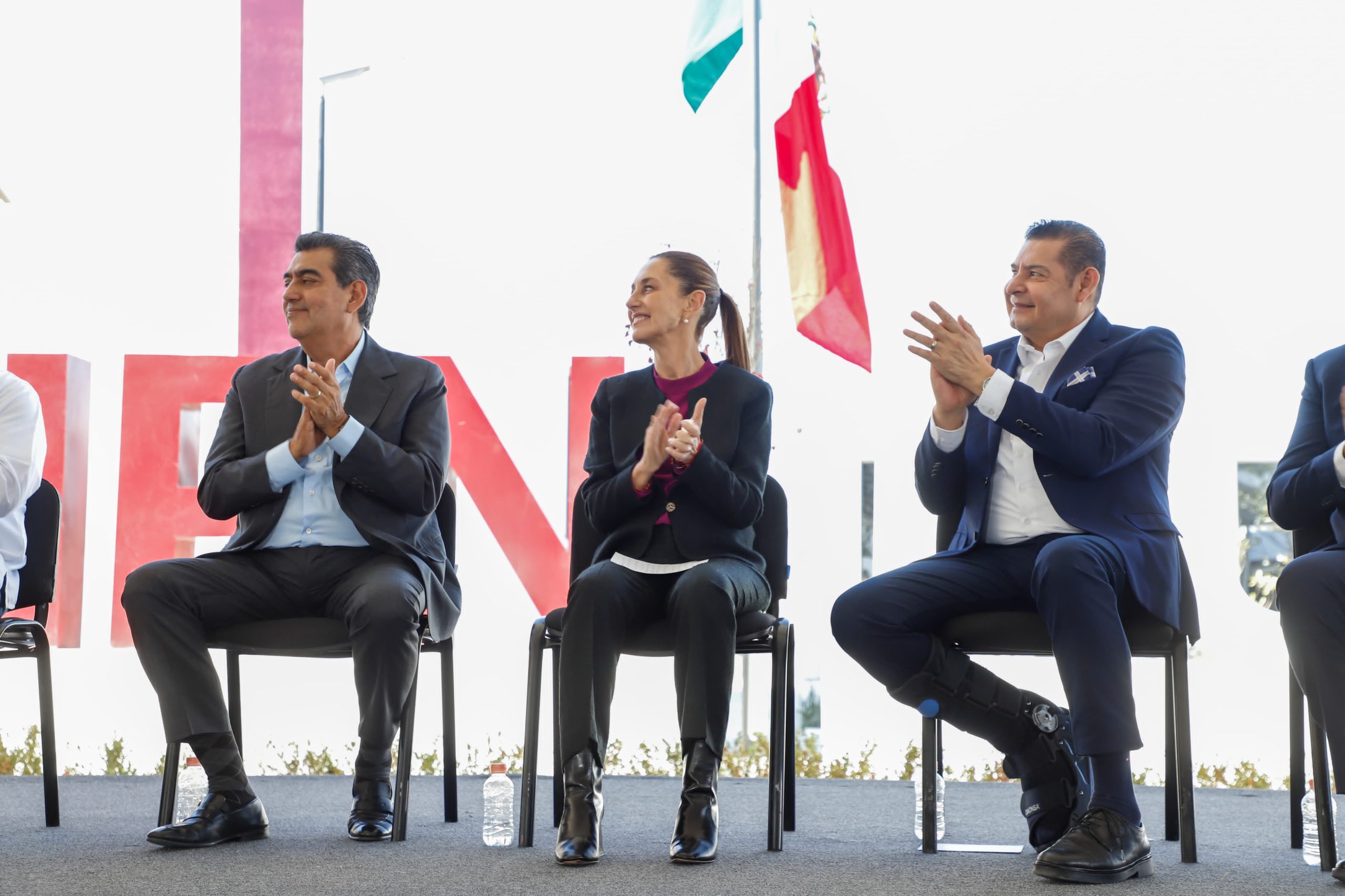 Claudia Sheinbaum reconoce trabajo de Sergio Salomón y desea éxito a Alejandro Armenta en histórica transición en Puebla
