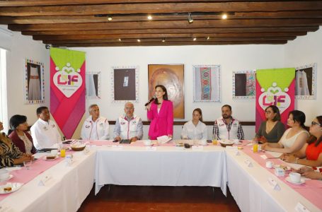 Toma protesta MariElise Budib a presidentas de los subsistemas DIF de las juntas auxiliares de la capital