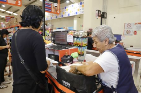 Invita el SMDIF a las personas adultas mayores a formar parte del programa Empacadores Voluntarios