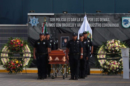 En Coronango, el respaldo a la viuda de un policía abatido, queda en palabras