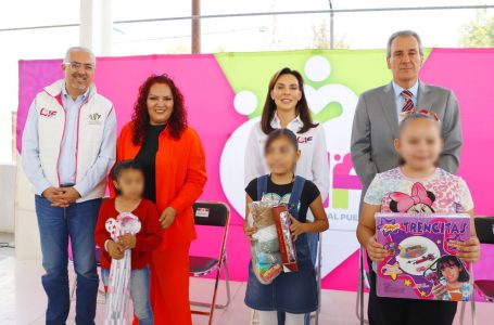 Pepe Chedraui y MariElise Budib conviven y regalan juguetes a niñas y niños del Centro Comunitario de San Ramón