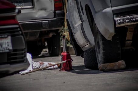 Muere mecánico aplastado por vehículo que reparaba en Tijuana