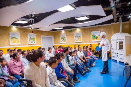 Visitan usuarias y usuarios del CMERI fábrica de Grupo Bimbo