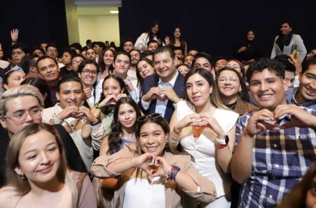 Jóvenes, el motor para la transformación de Puebla: Alejandro Armenta
