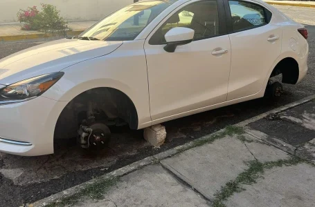 Desvalijan vehículo en pleno Centro Histórico de la Ciudad de Puebla