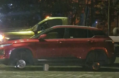 Roban autopartes en el estacionamiento de la VW en Puebla