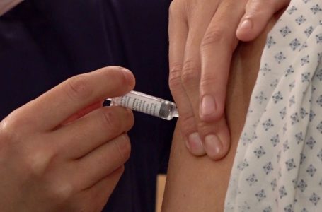 México intensifica vacunación ante casos de sarampión en 17 estados.