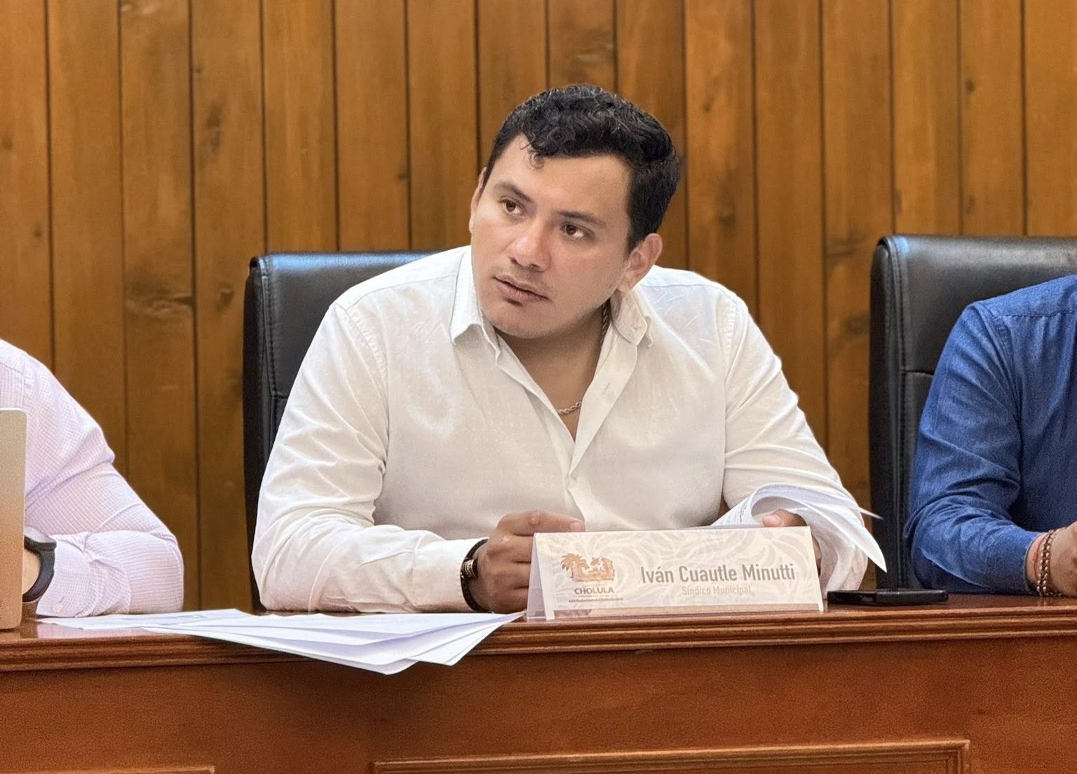 El síndico que se aferra; y un sindicato que se calienta