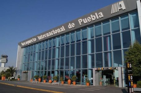 Pasajero sufre infarto y muere a bordo de vuelo Volaris Tijuana–Puebla; aeropuerto suspende operaciones por dos horas