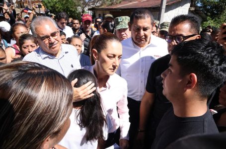 Cobija y atiende la Presidenta Sheinbaum a damnificados en Huauchinango: «No vamos a dejar desamparados a nadie»