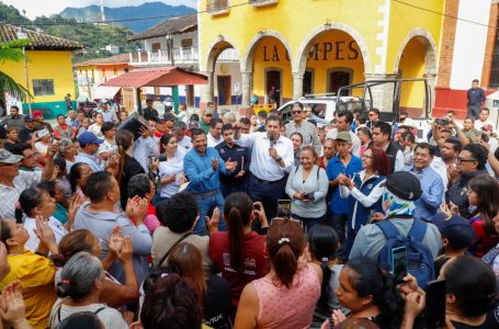 Gobierno federal y estatal restablecen caminos, entregan víveres y rehabilitan servicios en Pahuatlán