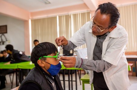 Reciben niñas y niños atención visual mediante el DIF Puebla Capital y Fundación Cimarrón