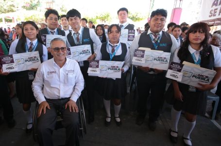 Becas de conectividad permite acceso a educación digital de jóvenes en La Ceiba