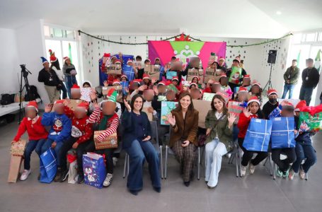 Patronato del DIF Puebla Capital regala sonrisas a estudiantes del Centro de Día