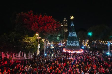 Con orden y tranquilidad fue el encendido del árbol en la capital poblana
