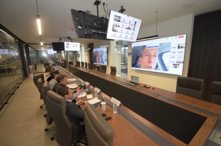 Pepe Chedraui encabeza mesa de trabajo con miembros del SESNSP