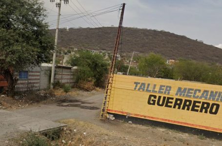 Abandonan cadáver con narcomensaje en Chietla