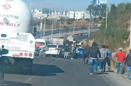 Carambola en Periférico Ecológico; 14 vehículos dañados