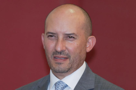 Tesorero del Ayuntamiento de Puebla, exhibe ignorancia ante regidores