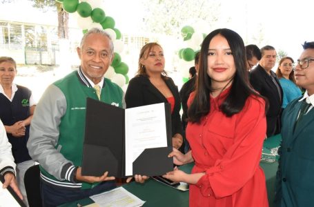 Entrega Conalep 30 títulos profesionales en el plantel Serdán