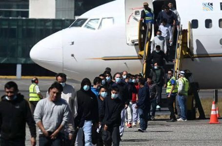 En 14 meses, más de 240 mil mexicanos han sido deportados