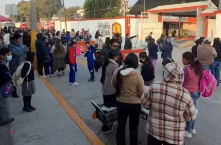 Padres de familia piden destitución de director de primaria en Coronango