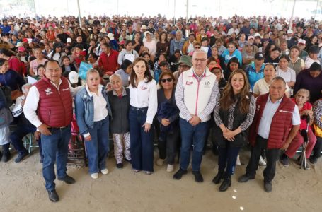 Pepe Chedraui y MariElise Budib entregan más de 9 mil despensas en Santa María Xonacatepec