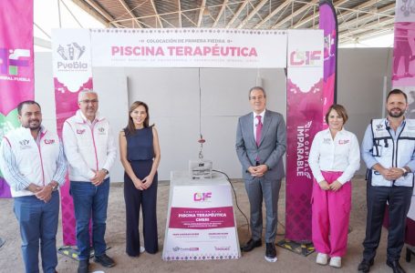 Pepe Chedraui y MariElise Budib colocan primera piedra de la piscina terapéutica del CMERI