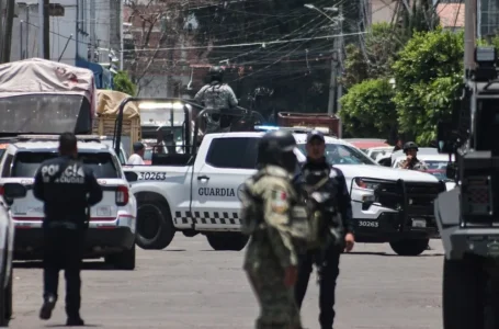 Hieren a un menor y su madre tras ataque armado en el mercado Morelos