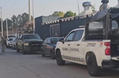 Detienen a sujetos tras colocar mantas con amenazas en Rancho Colorado