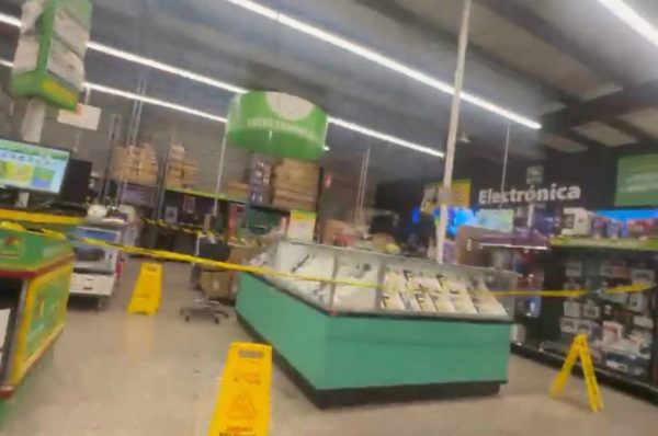 Asaltan Bodega Aurrera de Amalucan y se apoderan de celulares