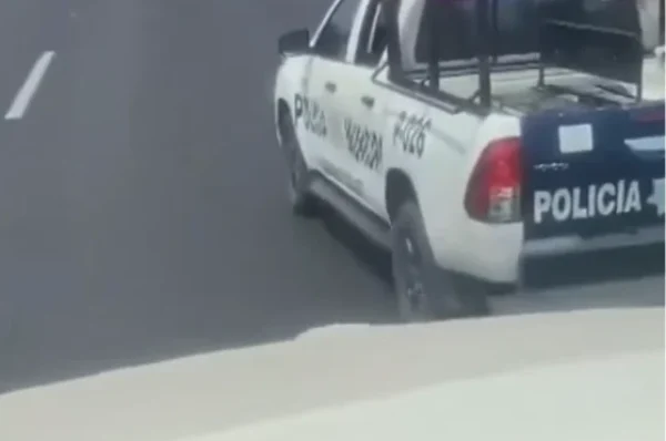 Policías de Coronango intentaron extorsionar a transportista en la México–Puebla
