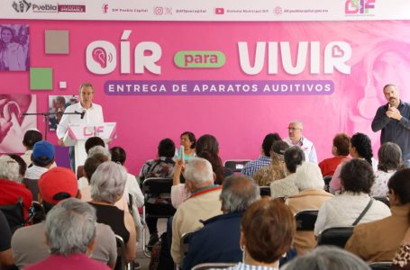 Pepe Chedraui, a través del programa “Oír para Vivir”, entrega 50 aparatos auditivos