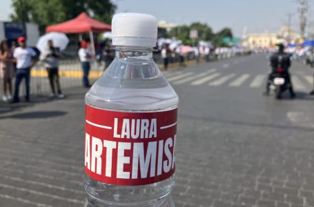 Laura Artemisa marca distancia tras propaganda distribuida en Desfile del 5 de mayo