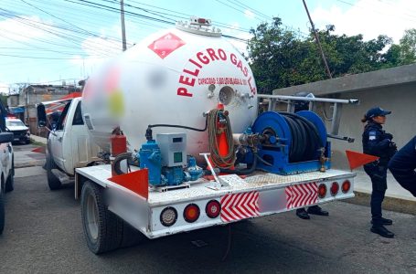 Aseguran pipa con presunto huachigas en la ciudad de Puebla