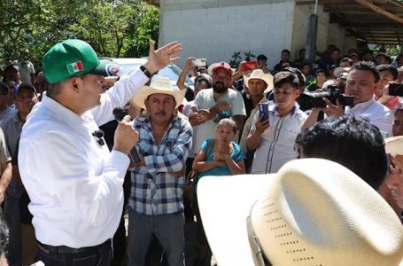 Gobierno estatal despliega maquinaria y apoyos sociales para atender emergencia en la Sierra Negra
