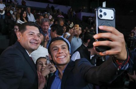 Gobierno estatal celebra a papás con recital musical para unir a las familias poblanas