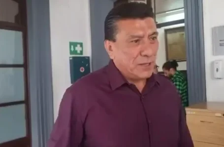 Director de Vía Pública se retira de reunión tras críticas por ambulantaje